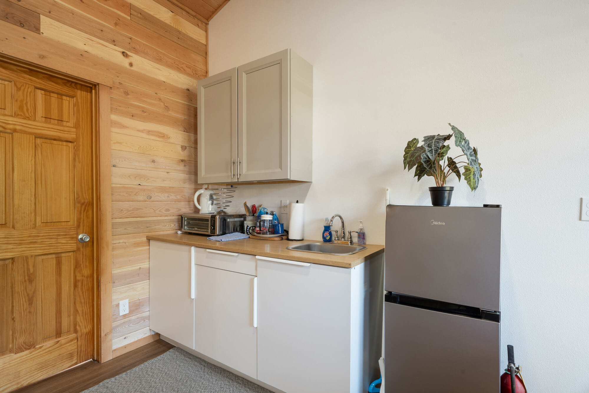 netarts-peace-out-1-kitchenette