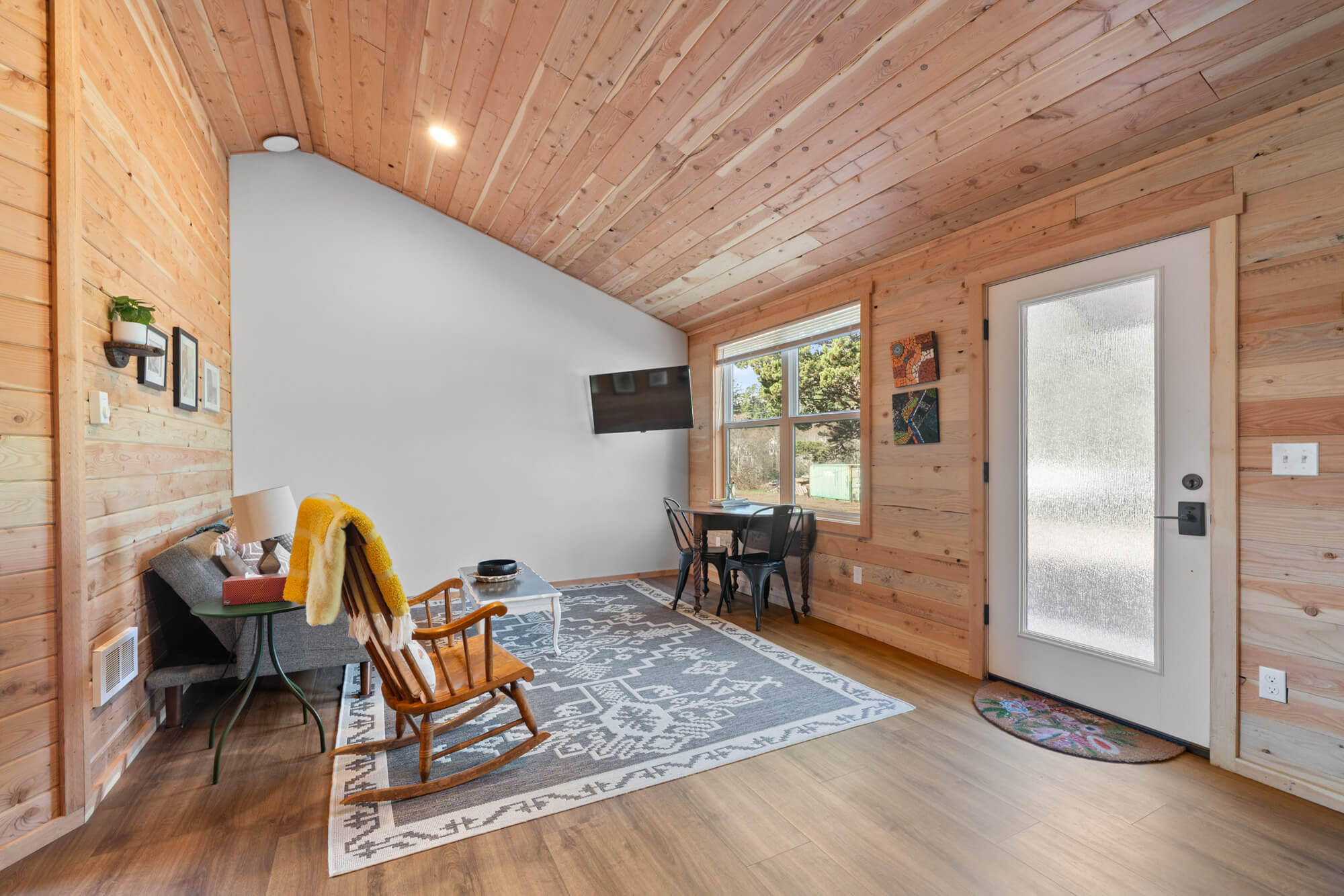 suite-2-living