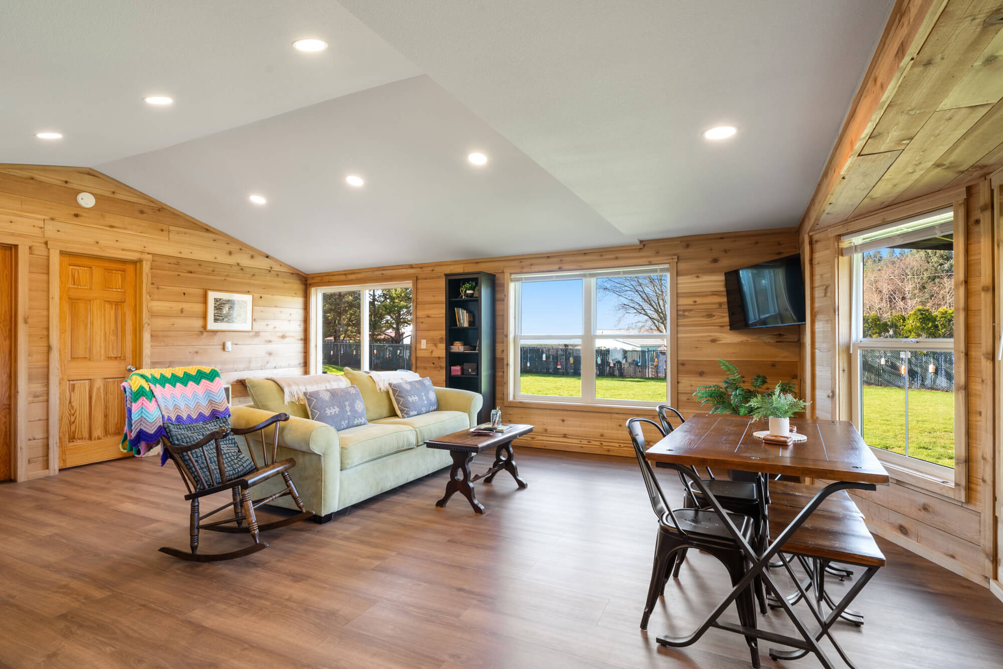 suite-5-living-area
